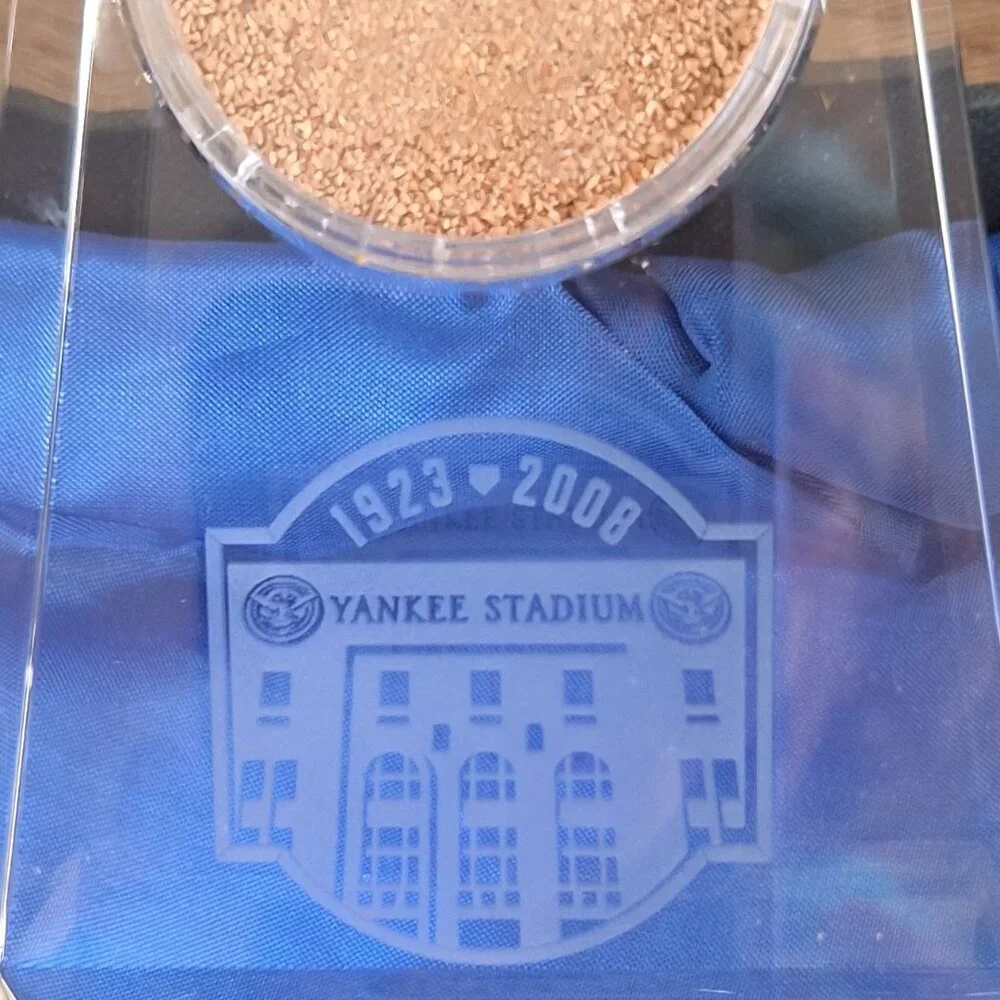 Yankees Crystal Paper Weight 1923-2009 Collector Memorablilia Stadium Final Game
